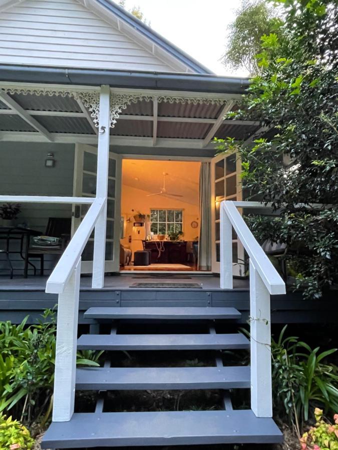 Romantic Cottage, Tamborine Mountain Экстерьер фото
