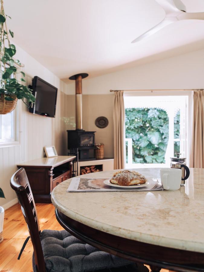 Romantic Cottage, Tamborine Mountain Экстерьер фото